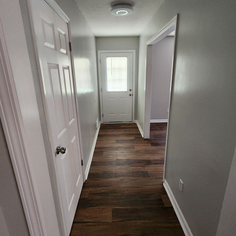 Building Photo - 4765 Covington Pike