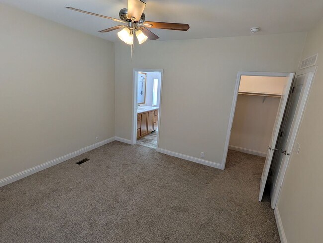 Building Photo - 6855 Equinox Ln
