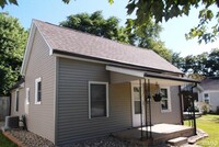 Building Photo - 930 W Kirkwood Ave