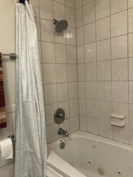 Bathroom - 1242 Queen St, NE