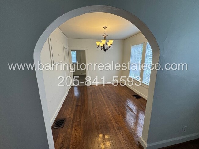 Building Photo - 827 6th Ave W