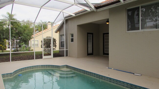 Building Photo - 1326 SW Briarwood Dr