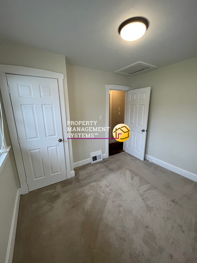 Building Photo - 3 Bedroom Home In Sugarhouse!