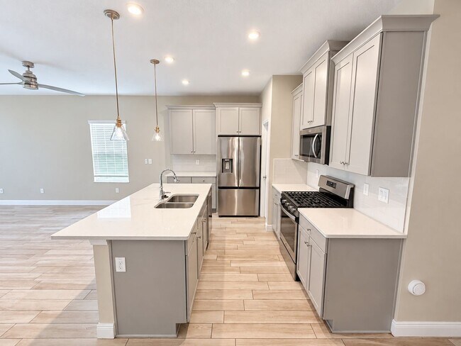Building Photo - 5418 Silver Sun Dr