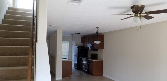 Building Photo - 903 Balcones Dr