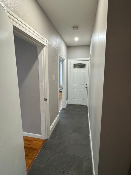 Building Photo - 53 Cedar St