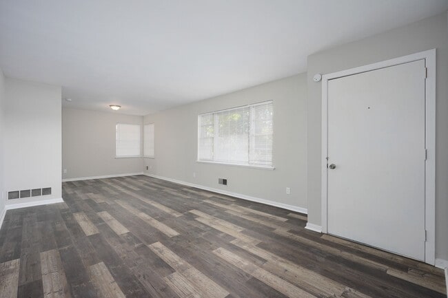 Building Photo - Newly renovated, spacious and versatile house waiting to be a home!