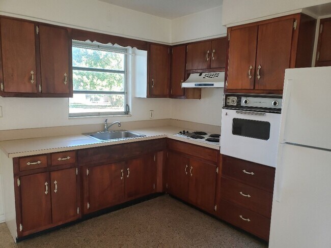 Building Photo - WR-2 Bliss Duplex