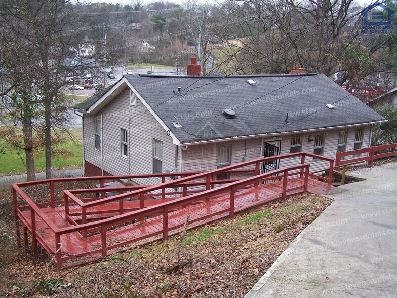 Building Photo - 3810 Provence St