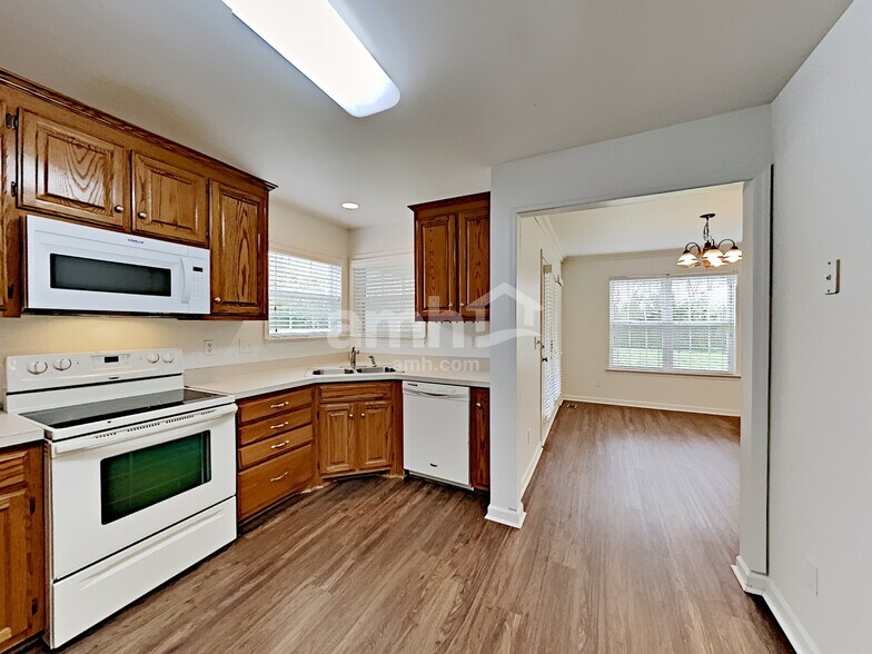 Building Photo - 1914 Amacher Dr