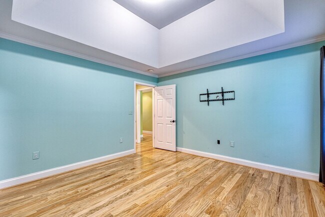 Building Photo - 210 Rivermill Ct