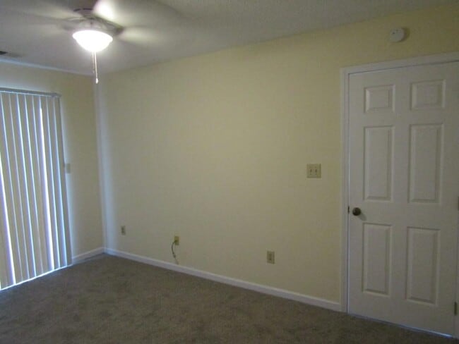 Building Photo - 1095 Plantation Dr