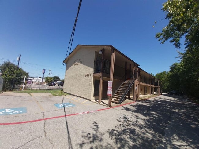 Building Photo - 8127 Stonehurst St