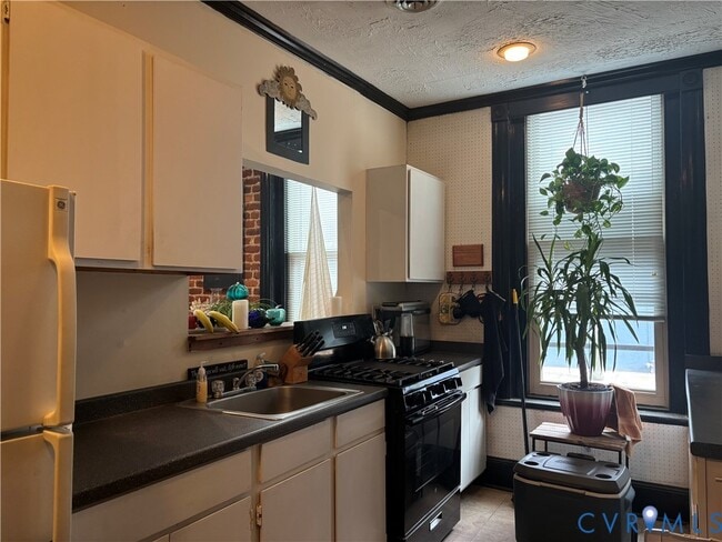 Building Photo - 2601 Hanover Ave