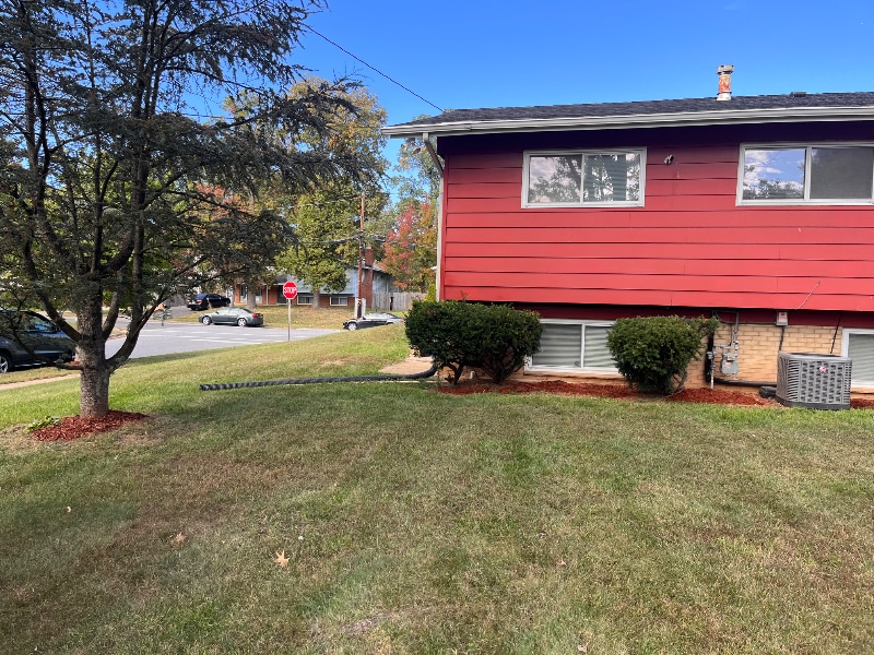 Building Photo - 8701 Magnolia Dr