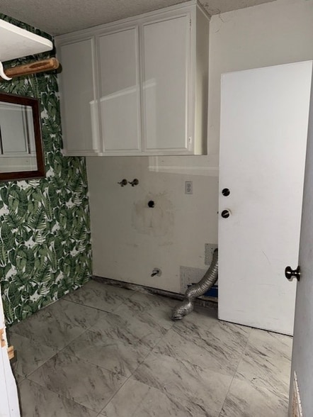 Building Photo - 116 S Broadway