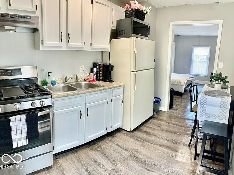 Building Photo - 1344 S Belmont Ave