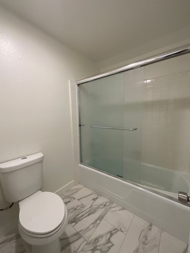 Building Photo - 4 Bedroom 3 Bath 2 Story Home With Family ...