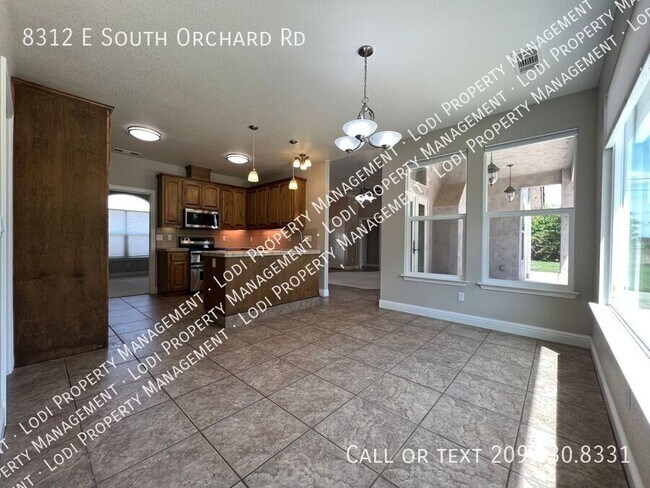 Building Photo - 8312 E Orchard Rd