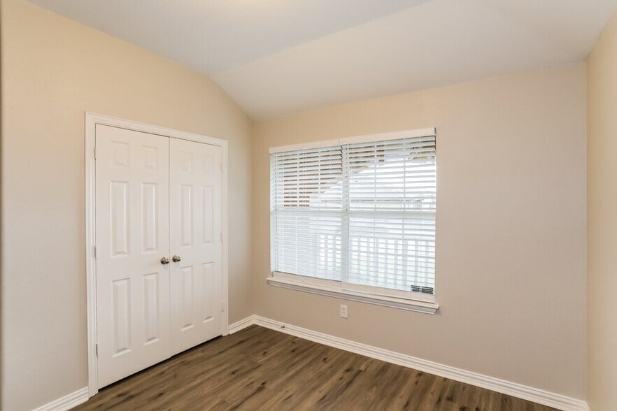 Building Photo - 713 Cedar Cove Dr