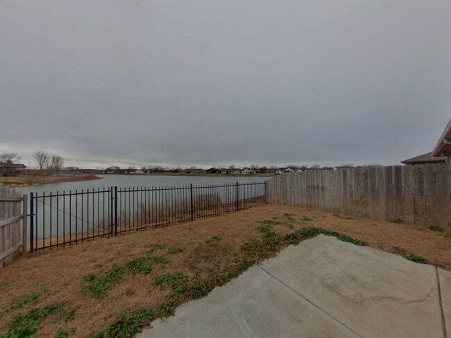 Building Photo - 447 S Longbranch Dr