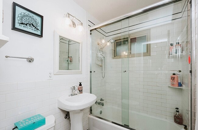 Building Photo - 829 N Bennett St