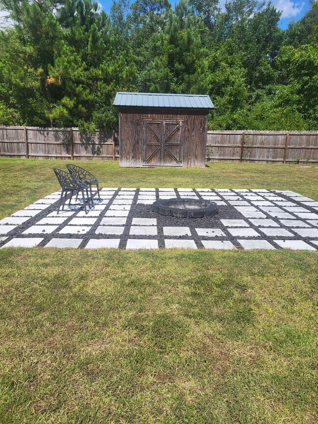 Building Photo - 1113 Creekside Cir