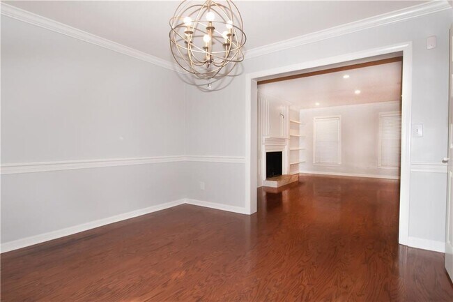 Building Photo - 5 Stratford Hall Pl NE
