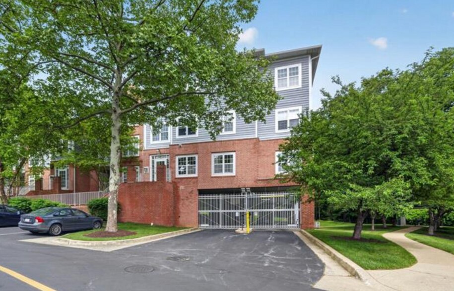 Building Photo - 9119 Groffs Mill Dr