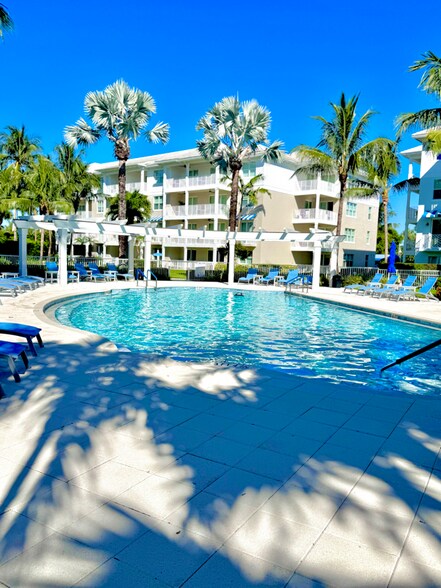 Building Photo - 341 Bay Colony Dr N