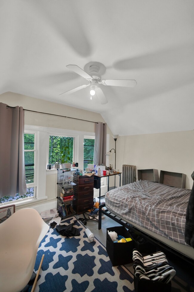 Building Photo - 2000 Sherman Ave