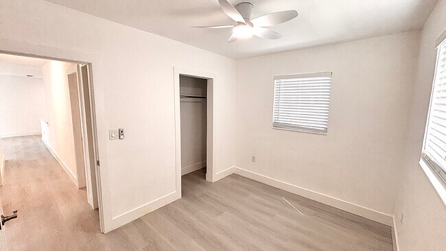 Building Photo - 721 N 68th Ter