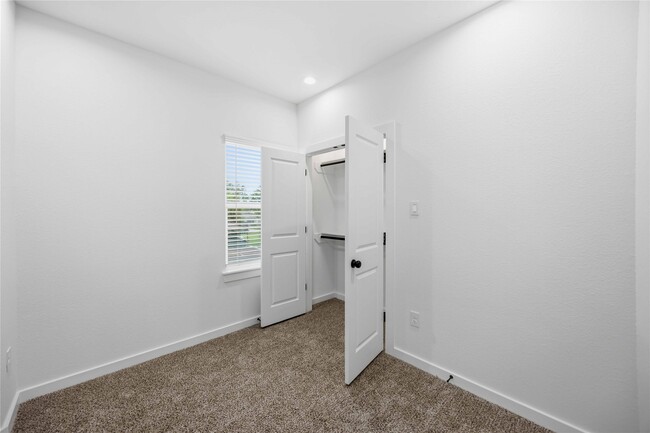 Building Photo - 8412 Darien St