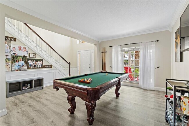 Building Photo - 728 NW Waterlily Pl