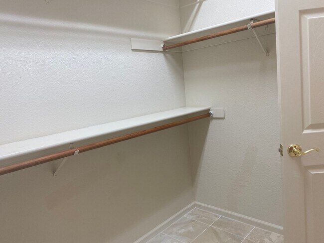 Building Photo - Beautiful Lakefront Home in the Vineyard! 55+ community