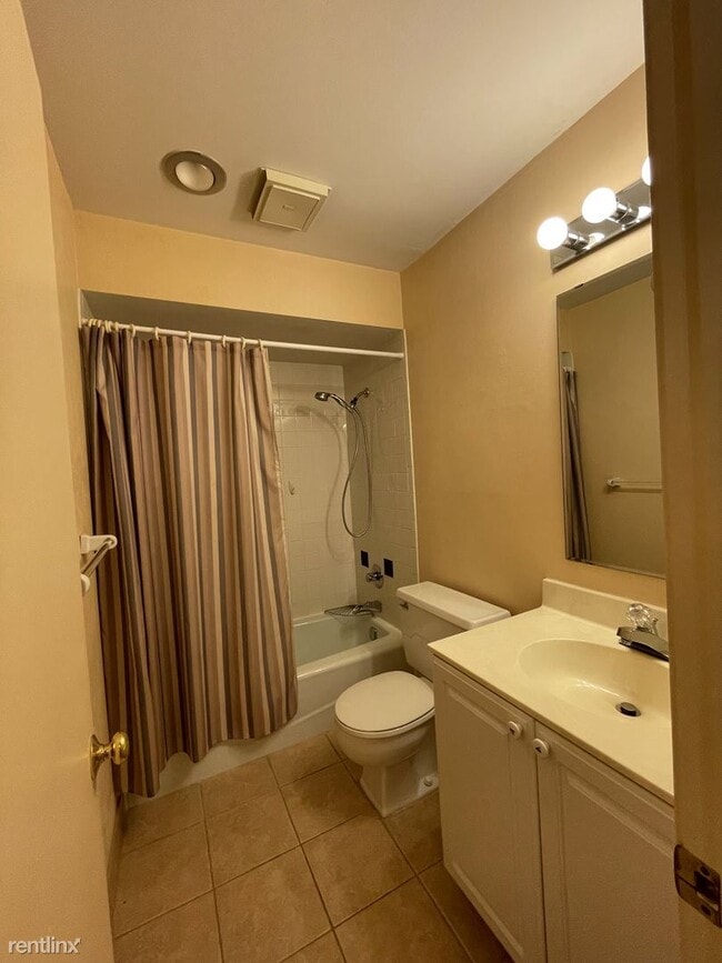 Building Photo - 2929 Sunnyside Dr
