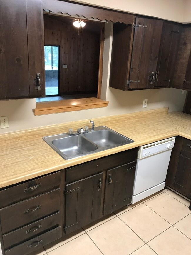 Building Photo - 4x2 large home for rent!