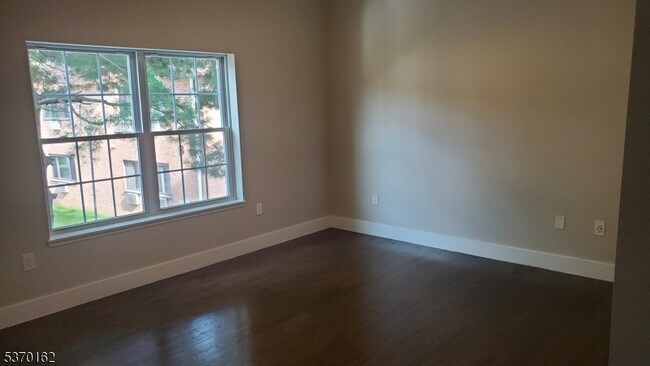 Building Photo - 59 Willet St