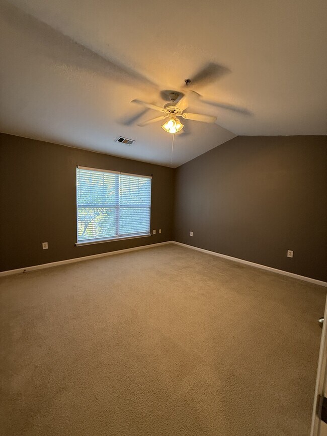 Building Photo - 490 S Barnett Shoals Rd