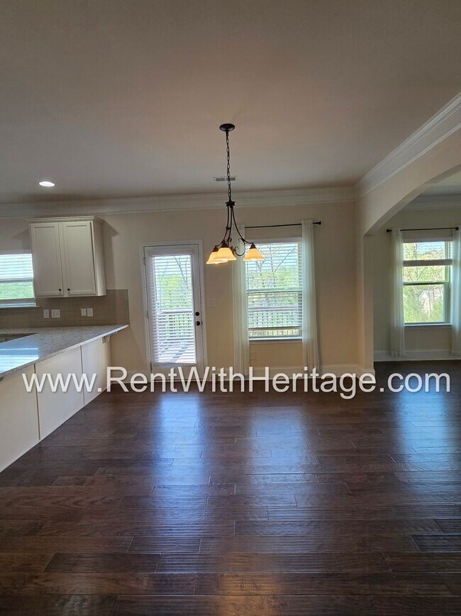 Building Photo - ABSOLUTELY BEAUTIFUL 5 BEDROOM/ 4.5 BATH HOME YOU DONT WANT TO MISS.