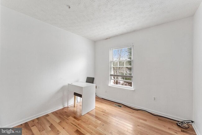 Building Photo - 2503 Lemontree Terrace