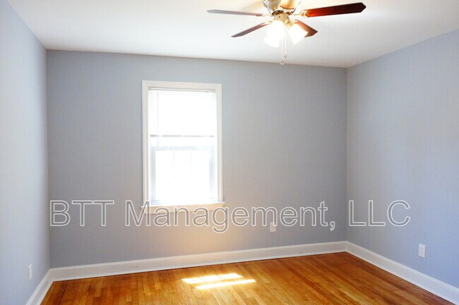 Building Photo - 812 Greenwood Cir