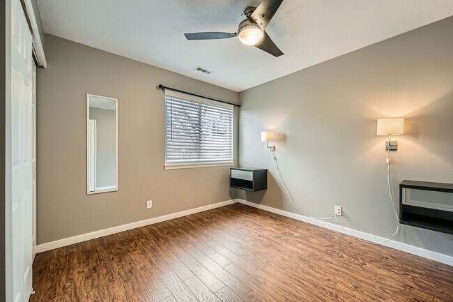 Building Photo - Main level Two Bedroom in Cheyenne Mountai...
