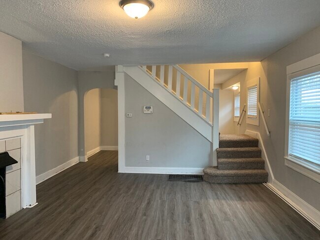 Building Photo - Nice Duplex off 38th & Carrollton