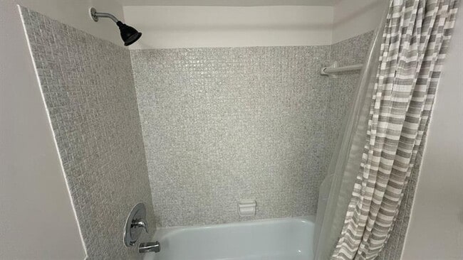 Building Photo - 625 Antioch Ave