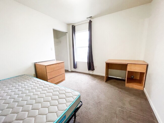 Building Photo - 222 Stonemill Rd