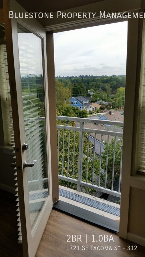 Building Photo - 1721 SE Tacoma St