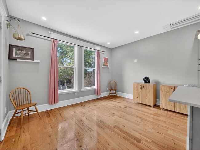 Building Photo - 70 Sherman Pl