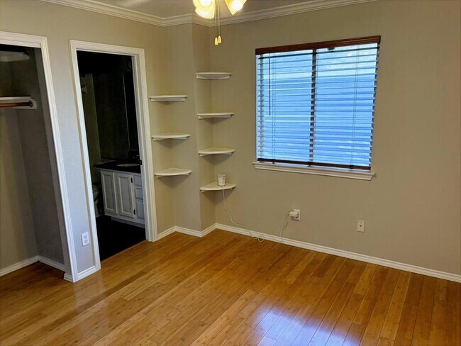 Building Photo - 14707 Single Trce