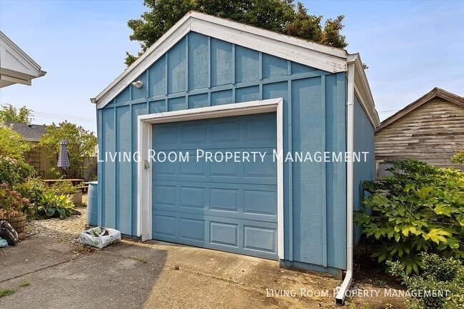 Building Photo - 6533 N Campbell Ave